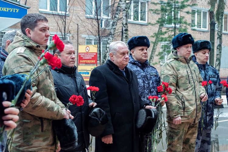 В Москве росгвардейцы почтили память погибших сослуживцев