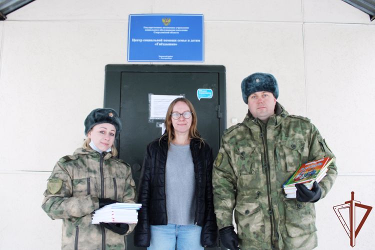 Военнослужащие калиновского соединения Росгвардии приняли участие в акции «Подари ребенку книгу»
