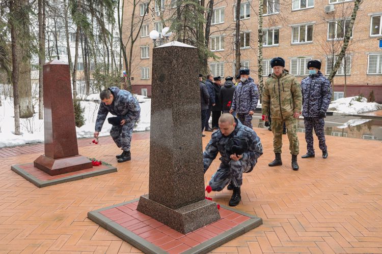 В Москве росгвардейцы почтили память погибших сослуживцев