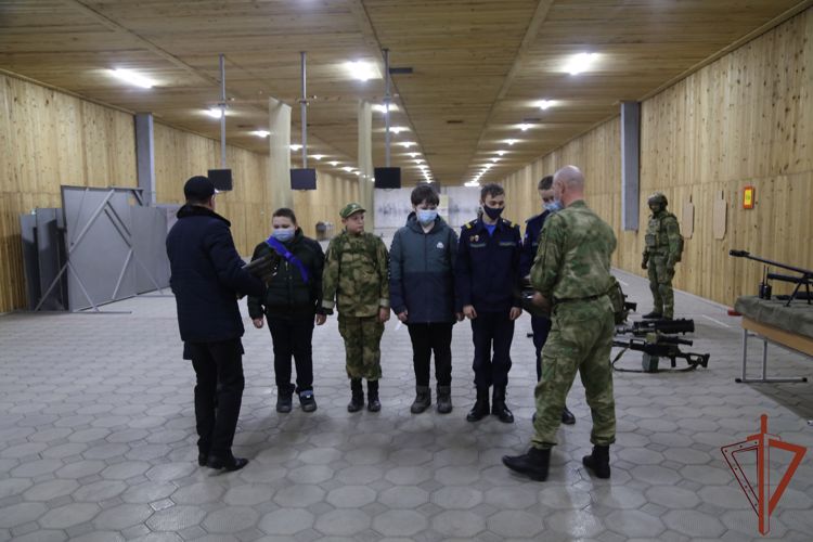 Спецназовцы Росгвардии исполнили мечту школьника из Новокубанска