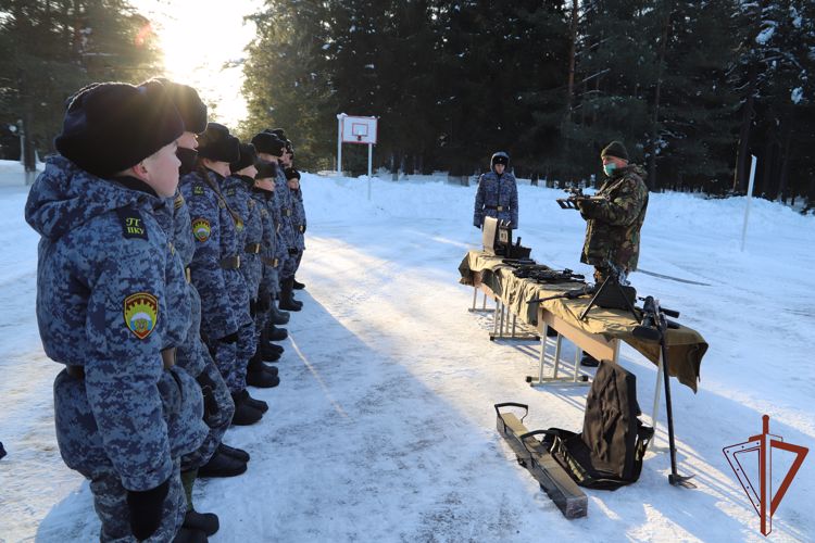 Полевые сборы проведены с воспитанниками Пермского кадетского училища Росгвардии (видео)