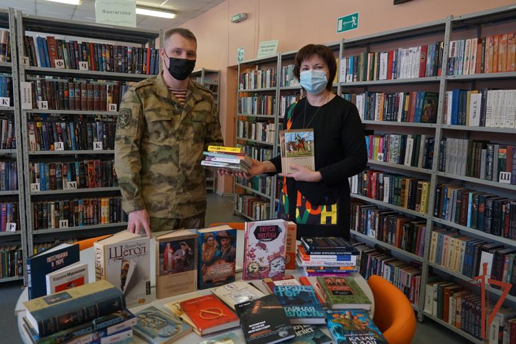 Росгвардейцы из Карелии присоединились к акции «Дарите книги с любовью»