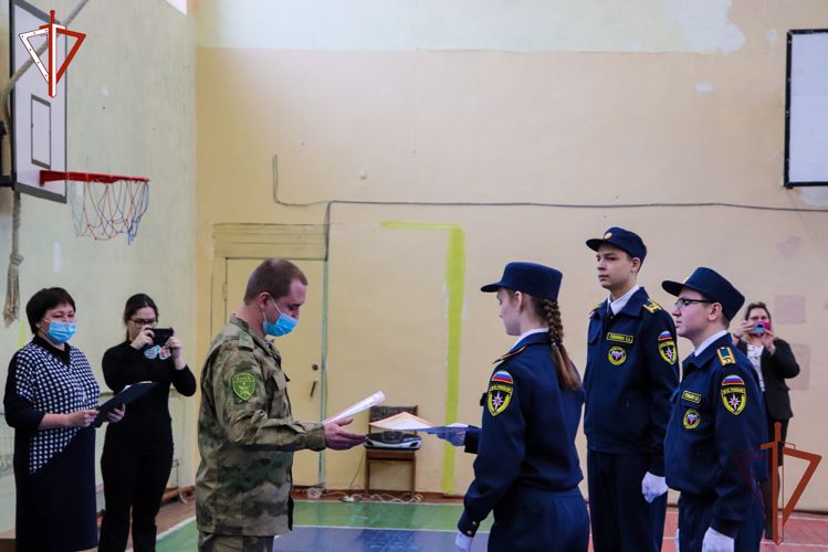В Йошкар-Оле представители Росгвардии приняли участие в смотре  строя и песни среди школьников