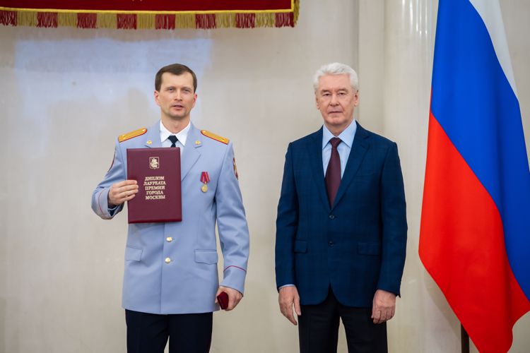 Мэр Москвы вручил столичным росгвардейцам премии в области обеспечения безопасности 