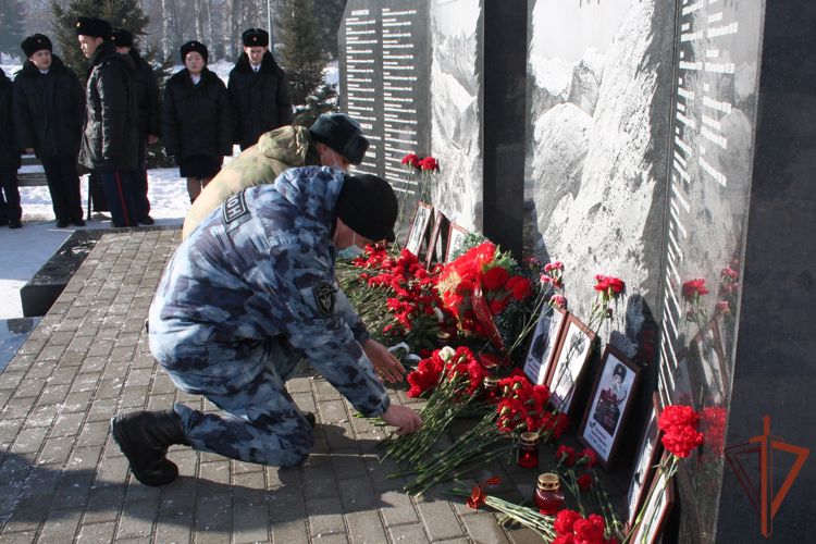 В Сибири военнослужащие и сотрудники Росгвардии почтили память воинов-интернационалистов