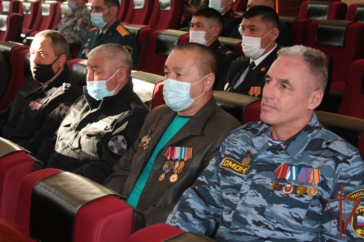 Представители Сибирского округа Росгвардии приняли участие в памятных мероприятиях в День защитника Отечества