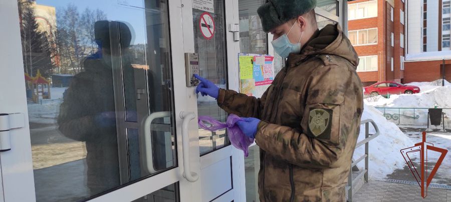 Росгвардия оказывает адресную помощь находящимся на самоизоляции жителям Северска