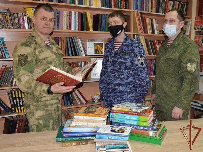 Росгвардейцы Сибирского округа поддержали акцию "Дарите книги с любовью – 2022" (видео)