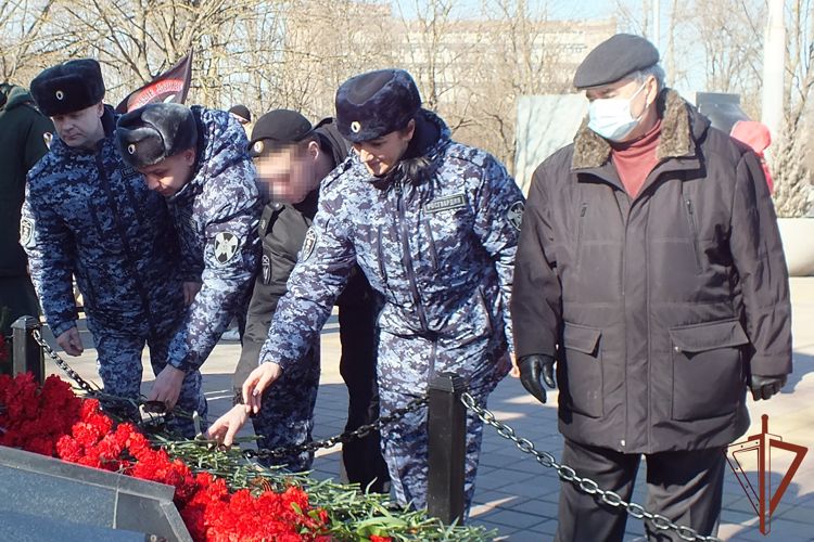 Дань уважения ратным подвигам воинов-интернационалистов отдали росгвардейцы на юге России