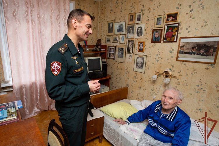 Росгвардия поздравила ветеранов Великой Отечественной войны с Днем защитника Отечества