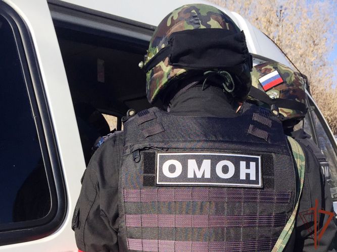 В Дагестане при участии бойцов Росгвардии за незаконное хранение наркотиков задержаны местные жители 