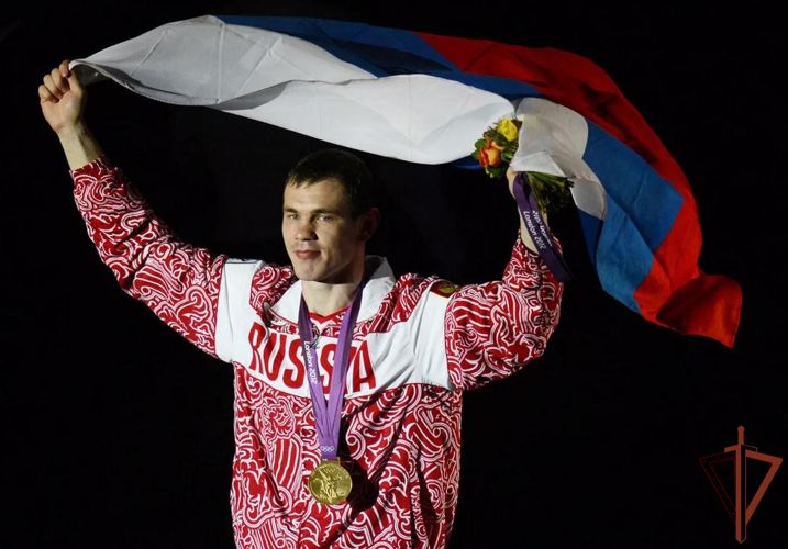 Олимпийский чемпион-2012 боксер Егор Мехонцев присоединился к акции Росгвардии «За наших держим кулаки» (видео)