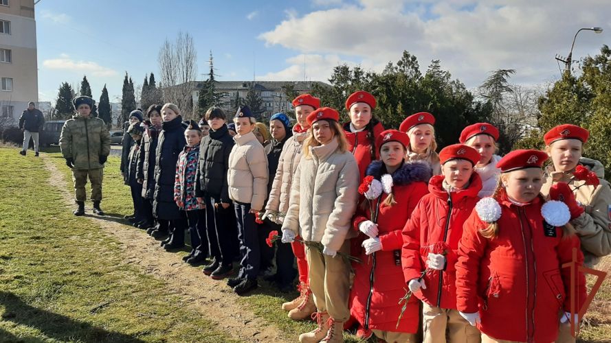 Память героя Крымской войны почтили росгвардейцы в Севастополе