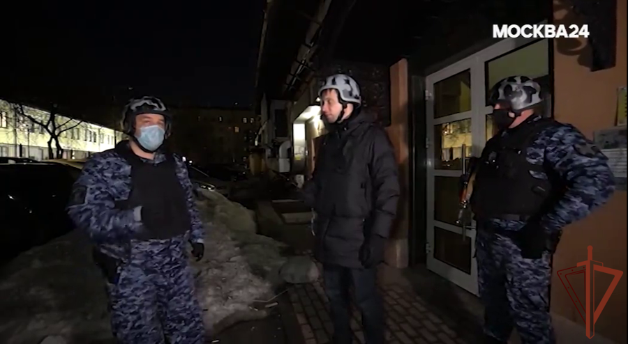 Съёмочная группа телеканала «Москва 24» заступили на ночное дежурство вместе со столичными росгвардейцами 