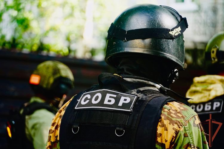 При участии карельского СОБР Росгвардии задержан подозреваемый в мошенничестве (видео)
