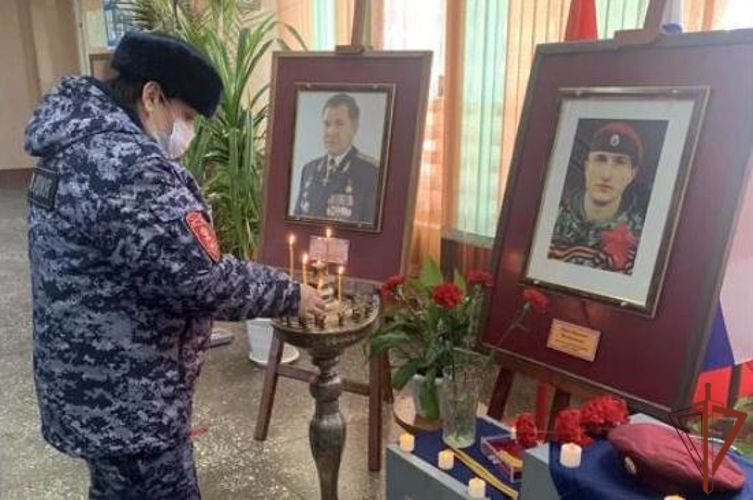 Торжественное открытие мемориальной доски памяти погибшего спецназовца состоялось в Красноярском крае