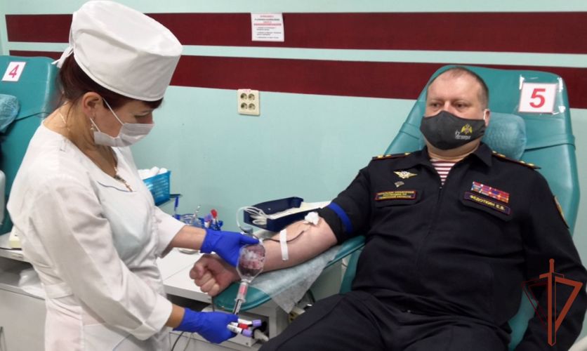 Росгвардейцы поддержали ведомственную акцию «От сердца к сердцу» в Тюмени (видео)