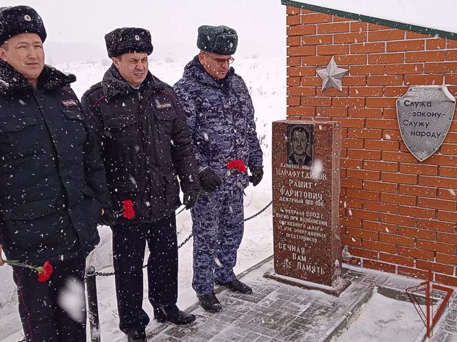 Росгвардейцы в Татарстане почтили память погибших коллег