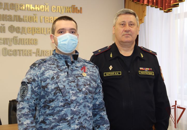 Росгвардейцы награждены за спасение детей из горящей школы во Владикавказе