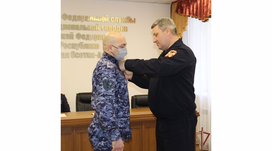 Росгвардейцы награждены за спасение детей из горящей школы во Владикавказе