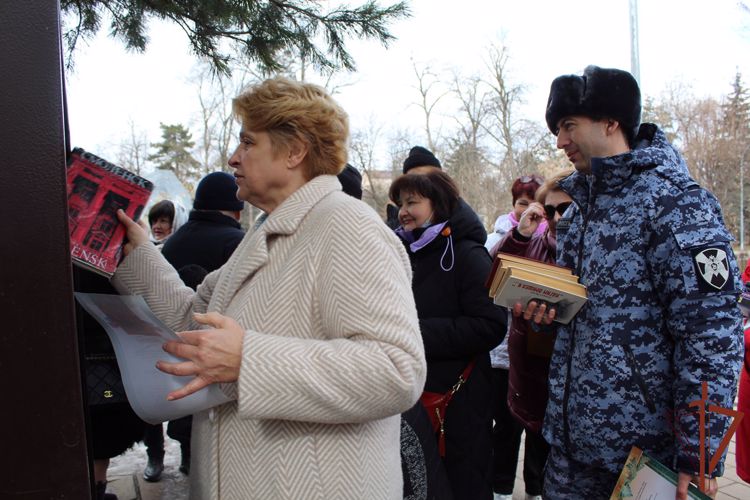 В Нальчике росгвардейцы приняли участие в акции «Дарите книги с любовью»