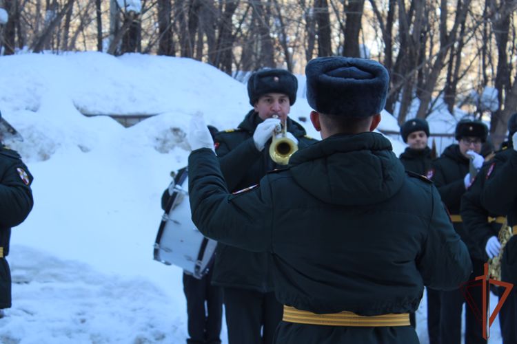 Офицеры Росгвардии в Саратове поздравили со столетним юбилеем ветерана войск НКВД Веру Максимовну Кривоногову