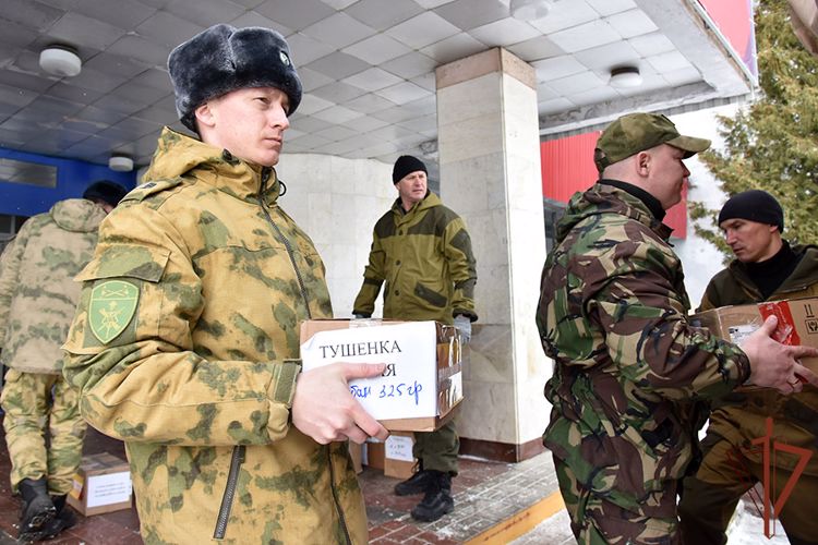 Управление Росгвардии по Республике Марий Эл оказало помощь в погрузке гуманитарной помощи беженцам из ДНР и ЛНР