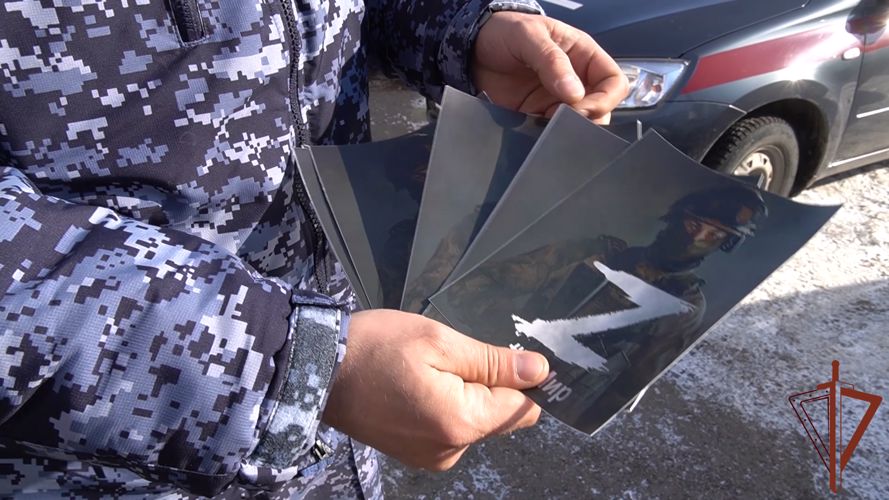 Росгвардейцы в Пензенской области поддержали флешмоб «Своих не бросаем»
