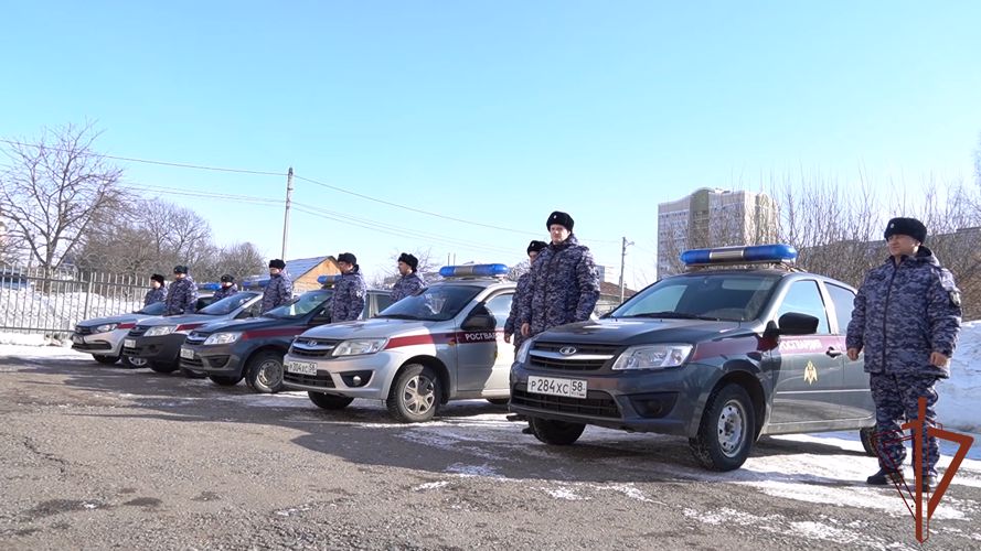 Росгвардейцы в Пензенской области поддержали флешмоб «Своих не бросаем»