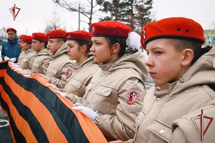 Флешмоб в рамках акции «Своих не бросаем» провели росгвардейцы в Хабаровске (видео)