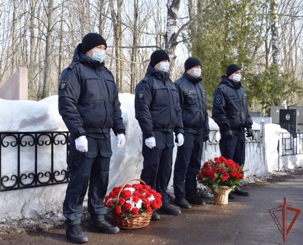 Сотрудники нижегородского СОБР Росгвардии почтили память погибших товарищей