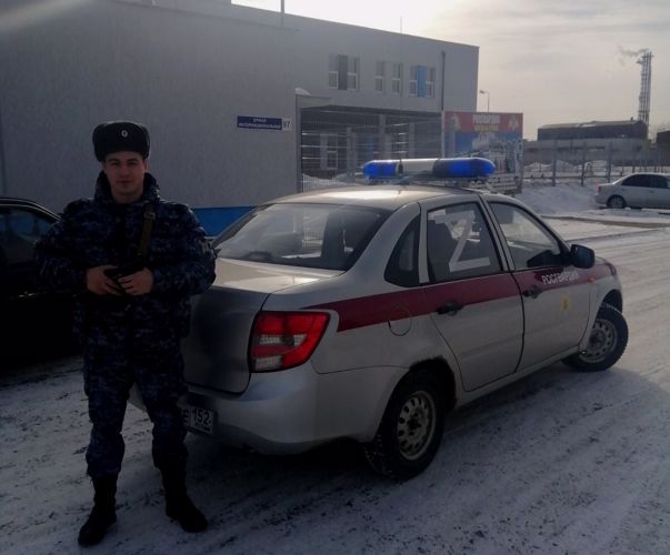 Сотрудники Росгвардии в Нижнем Новгороде поддержали акцию «Своих не бросаем»
