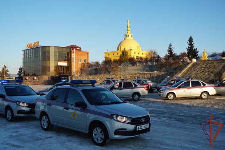 Росгвардейцы поддержали акцию #СвоихНеБросаем в Улан-Удэ