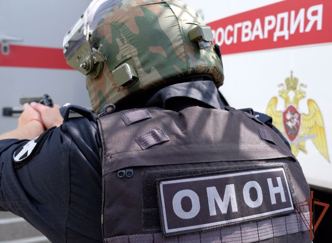 При участии ОМОН Росгвардии в Оренбурге задержали подозреваемого в разбойном нападении