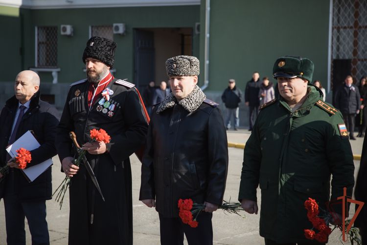 Росгвардейцы приняли участие в мероприятии по случаю годовщины воссоединения Крыма с Россией