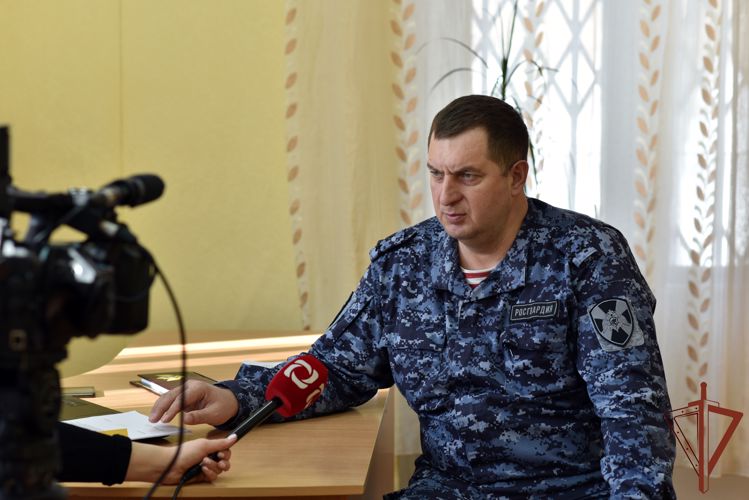 Сотрудники Росгвардии рассказали телезрителям Удмуртии о нововведениях в сфере контроля оборота оружия