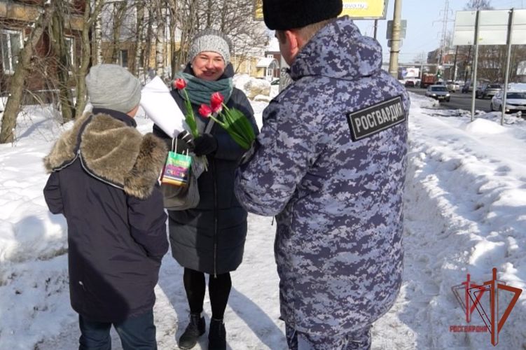 В Северо-Западном округе Росгвардии поздравили женщин с Международным женским днём