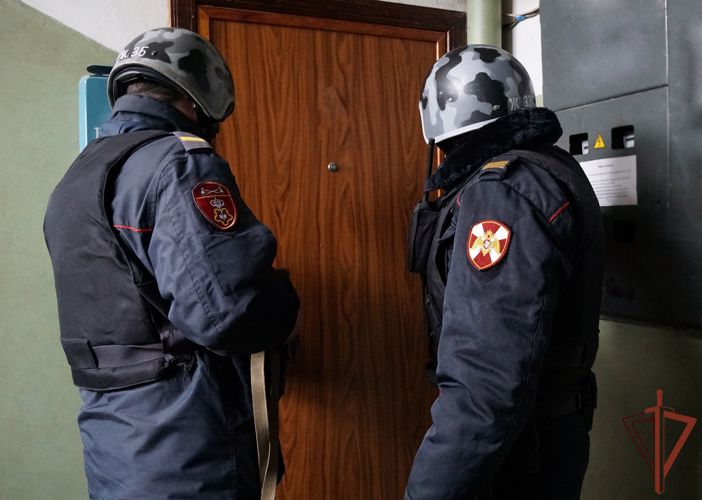 Угрожавшего своей семье охотничьим карабином мужчину задержали росгвардейцы в Ульяновске