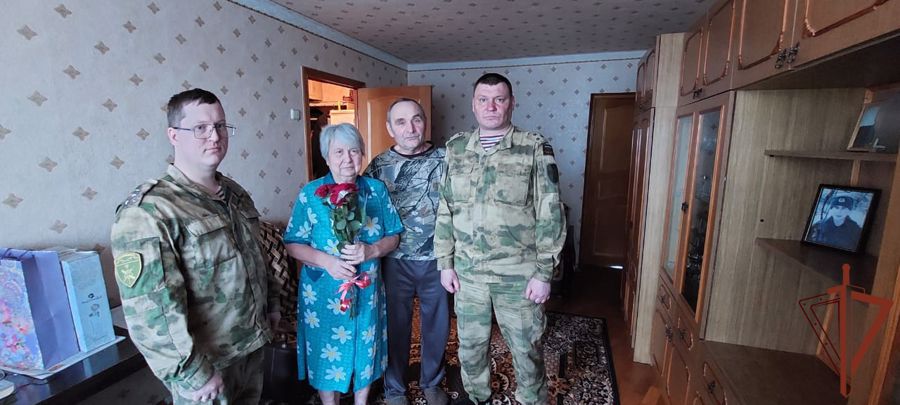 Белгородские росгвардейцы поздравили матерей погибших боевых товарищей