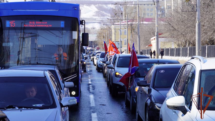 Ветераны войск правопорядка из Саратова провели автопробег в поддержку российской армии