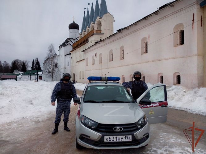 Сотрудники Росгвардии Санкт-Петербурга и Ленинградской области присоединились к акции «Своих не бросаем»