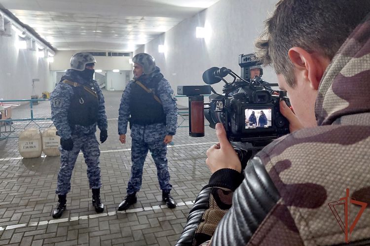 Ростовские журналисты попробовали себя в роли росгвардейцев