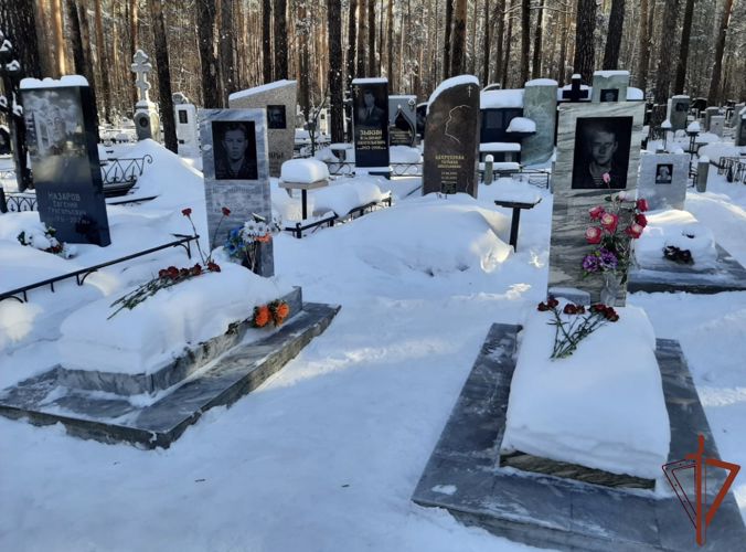 Память павших 26 лет назад боевых товарищей почтили росгвардейцы на Среднем Урале 