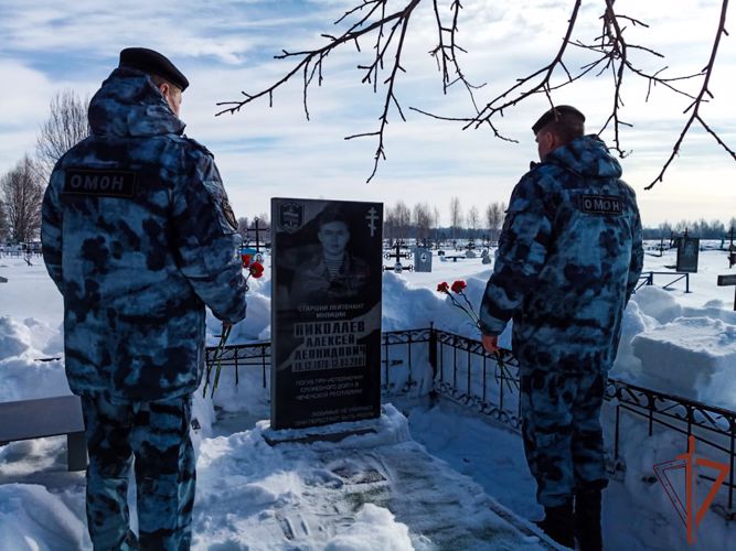 В Йошкар-Оле сотрудники ОМОН «Таир» почтили память своего боевого товарища, погибшего 21 год назад