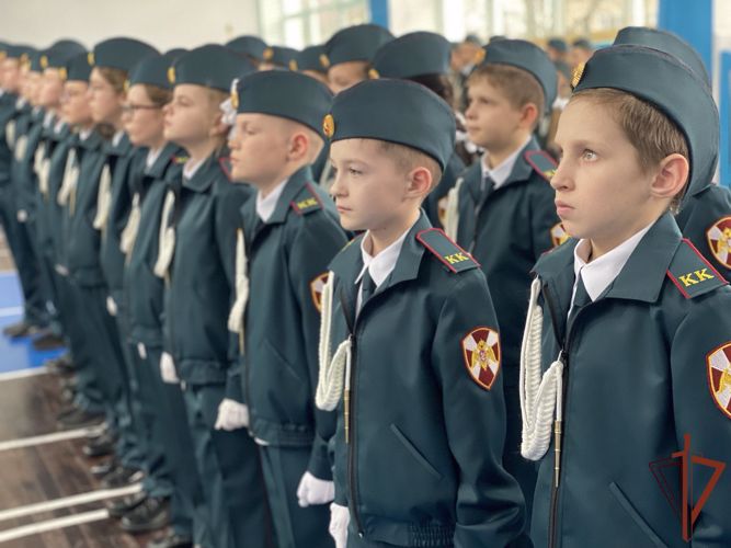 Офицеры Управления Росгвардии по Калининградской области провели урок мужества с кадетами из подшефного класса