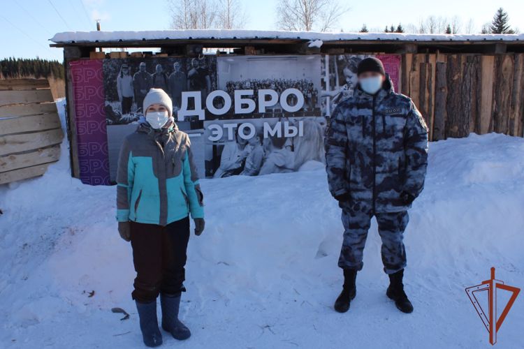 Представители Росгвардии пришли на помощь приюту для бездомных животных в Югре 
