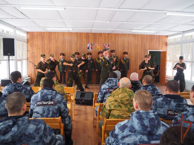 Ансамбль песни и пляски Центрального округа Росгвардии выступил перед беженцами в Белгородской области