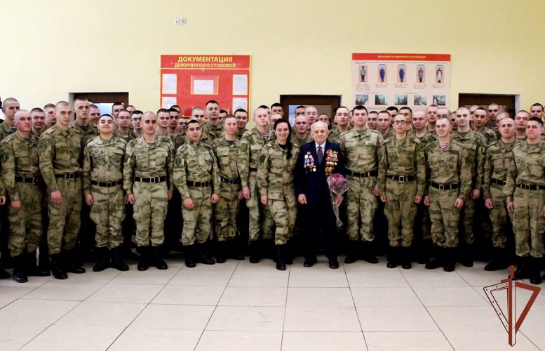 Встреча с ветераном Великой Отечественной войны состоялась в севастопольском полку Росгвардии