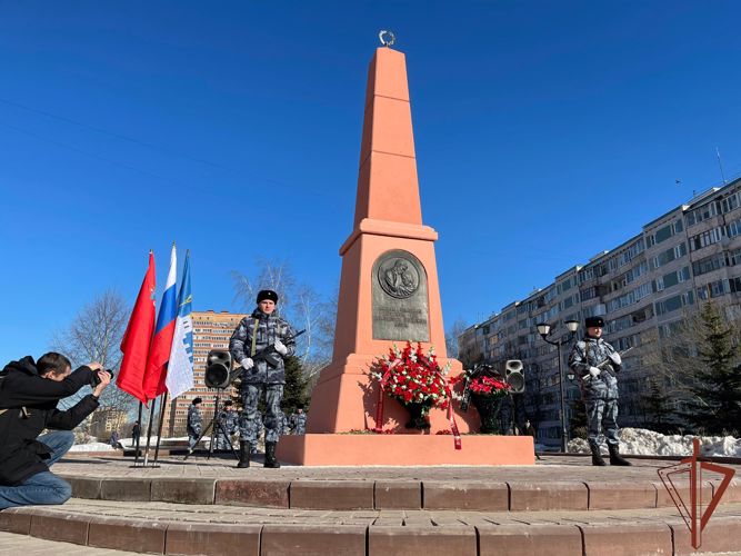 Сотрудники Росгвардии в Подмосковье почтили память погибших в 2000 году боевых товарищей 