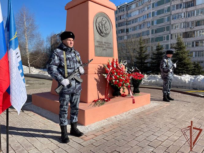 Сотрудники Росгвардии в Подмосковье почтили память погибших в 2000 году боевых товарищей 